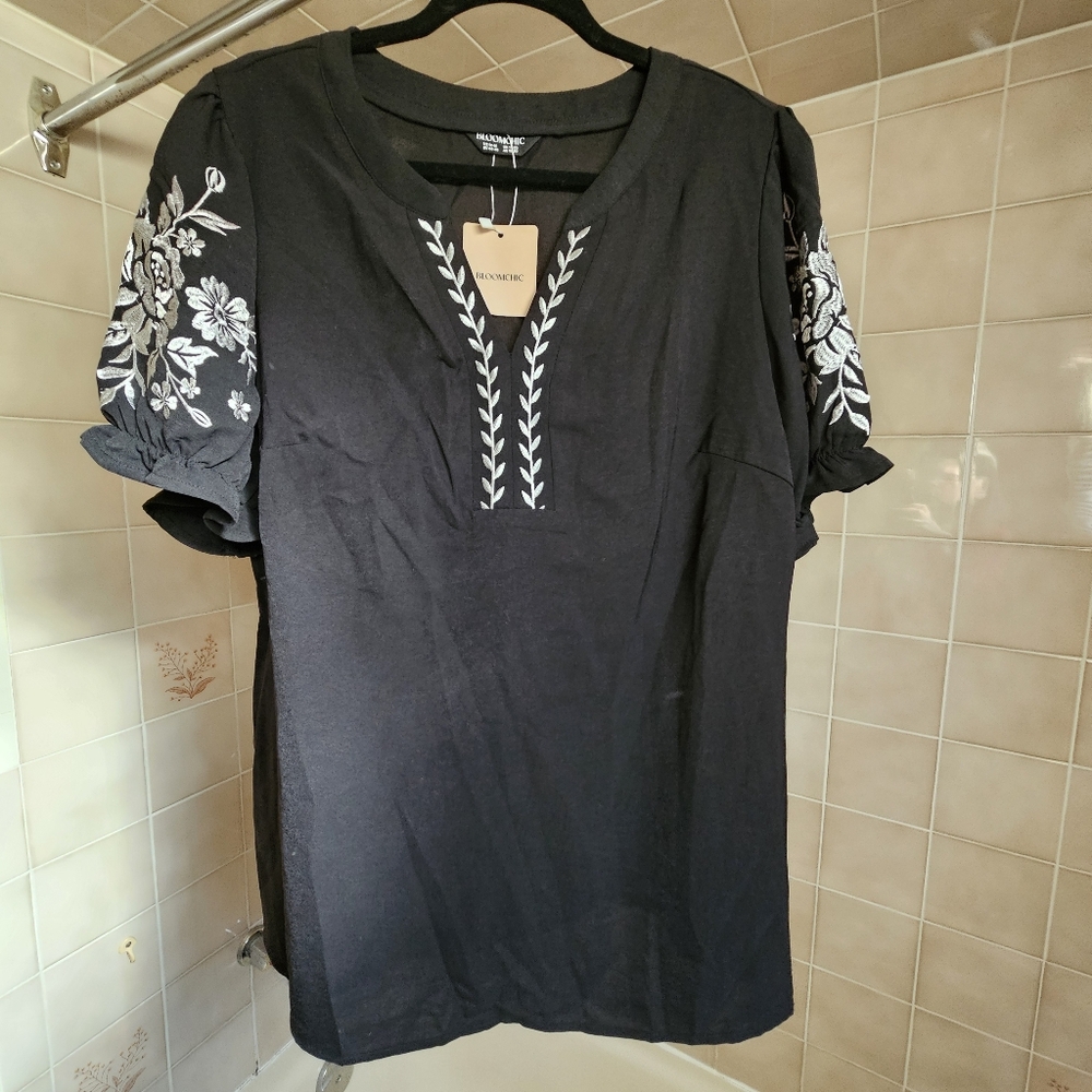 BloomChic Black Top with White Embroidery Size 14-16/XL NWT